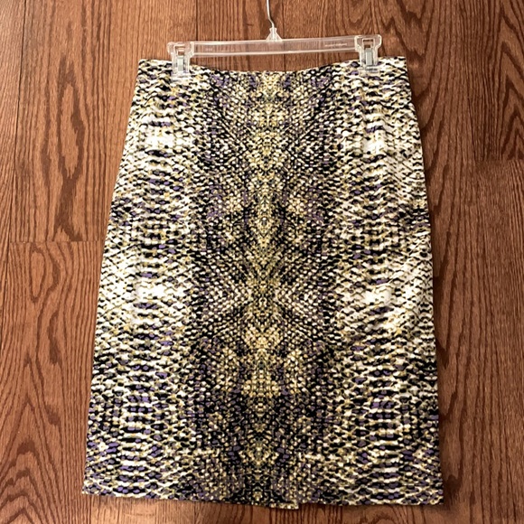 Kasper Dresses & Skirts - NWOT Kasper women’s stretch pencil skirt in snake print with touch of purple